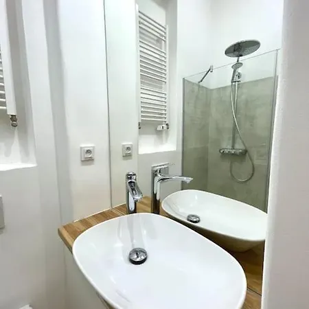 Апартаменты Fantastic Location! Superhost 5 Star